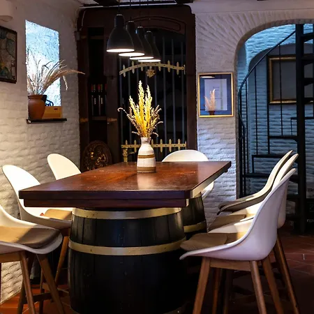 Herga Wine Estate - Nest Above Wine Cellar - ゲストハウス